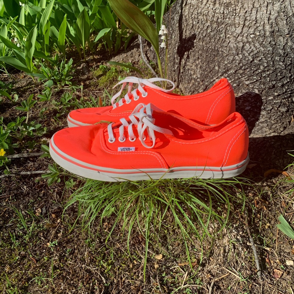 VANS | Coral Classic Sneakers